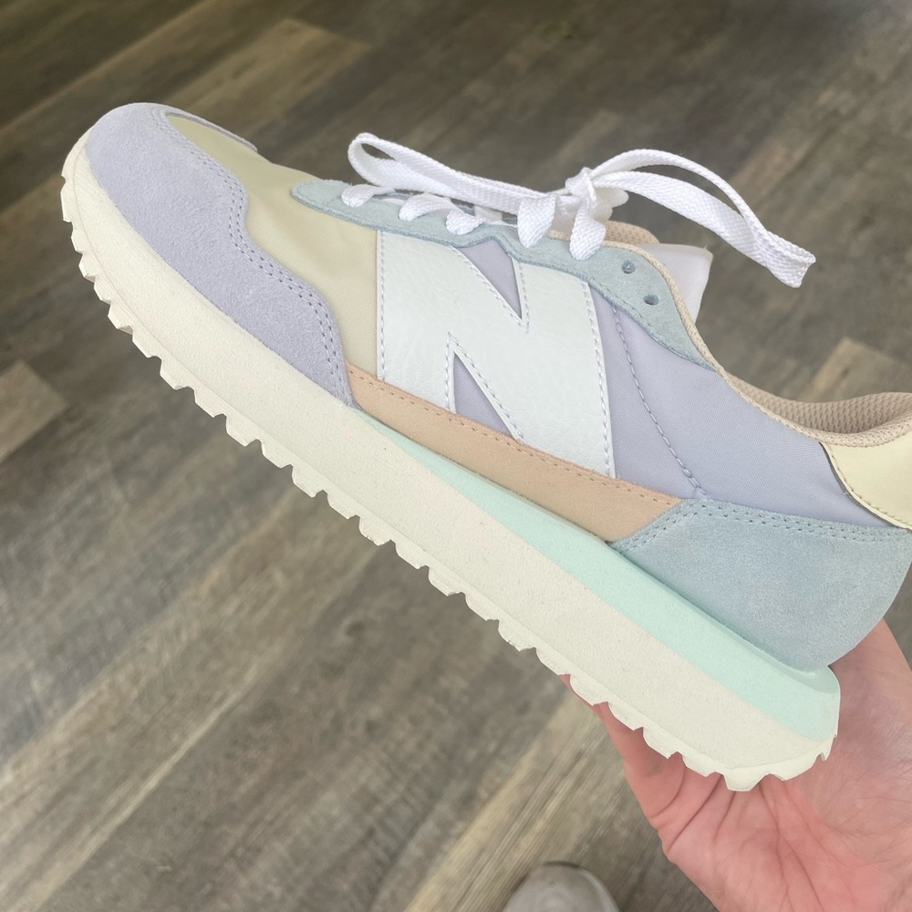 New Balance 237